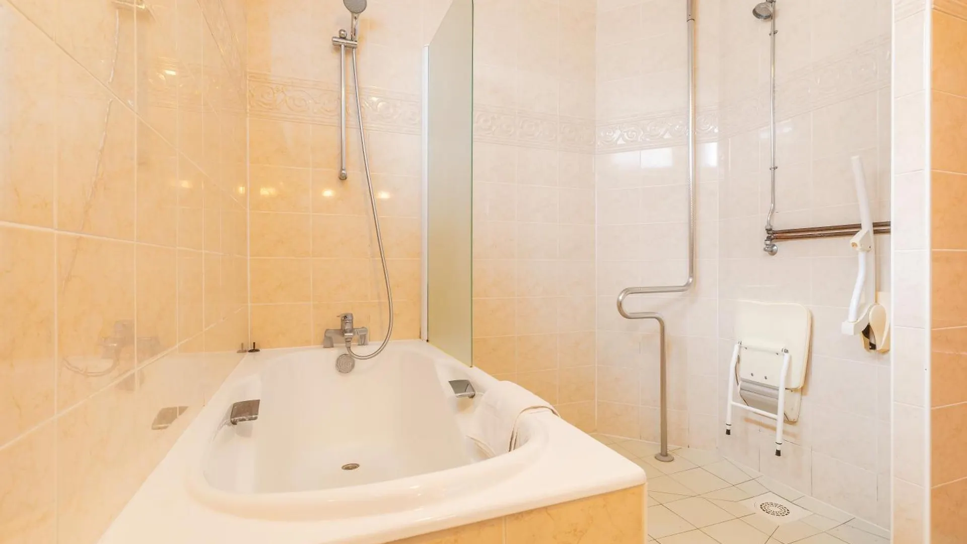 Manoir De Moellien, The Originals Relais Hotel Plonevez-Porzay